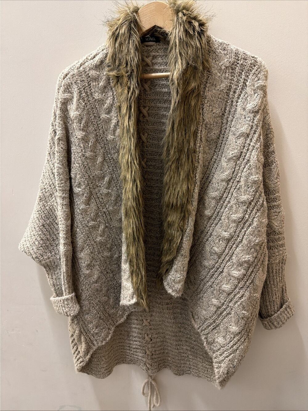 XOXO Oat Beige Cable Knit Faux Fur Trim Dolman Hi Lo Open Front Cardigan XL